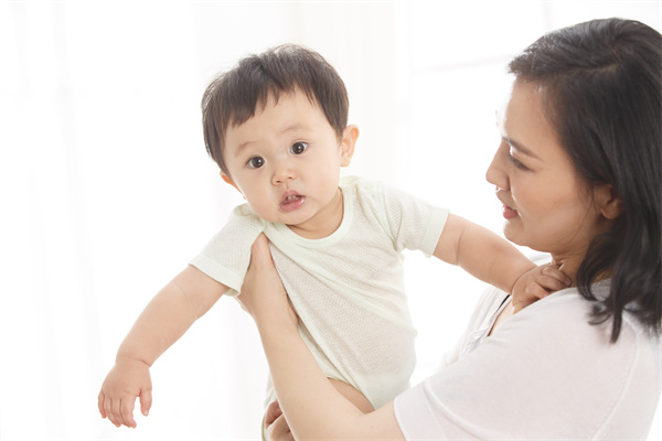 摄图网_501940987_婴儿单亲家庭两个人妈妈和宝宝（企业商用）.jpg