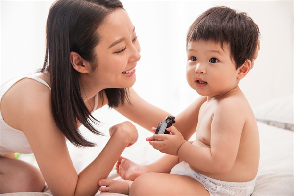 摄图网_501919965_妈妈和宝宝玩耍（企业商用）.jpg